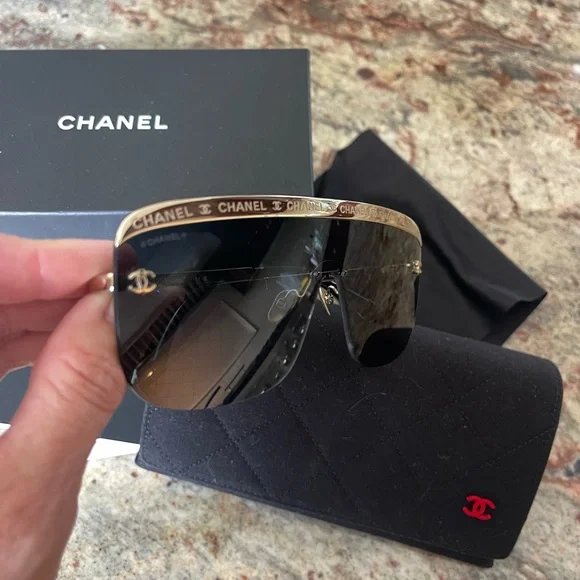 Chanel Black Sunglasses for Women - Picture 4 of 8
